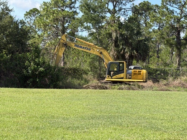 The team from Excavation Point was hard at work clearing overgrowth from our school's southernmost retention pond, and our daycare students had a front-row view of the action—from a safe distance, of course! 🚜🌿