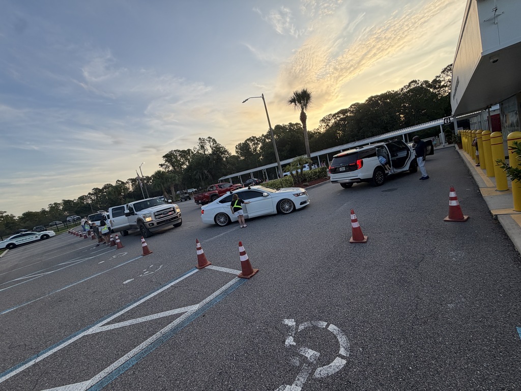 What a great start this morning! Thank you to our students and families for helping make parent drop-off run smoothly. Our herd was ready to get out of their cars and confidently walk to their classrooms on their own. We are proud of our Mustangs! 💙