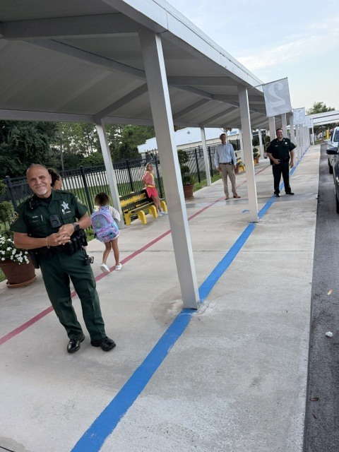 A huge thank you to the Highlands County Sheriff’s Department for assisting us with student pick-up and drop-off! We appreciate the extra hands and watchful eyes helping keep traffic orderly and, most importantly, keeping our students and families safe. We are also happy to welcome Deputy Acuna back to the herd for another school year! We’re glad to have you with us, Deputy! 💙