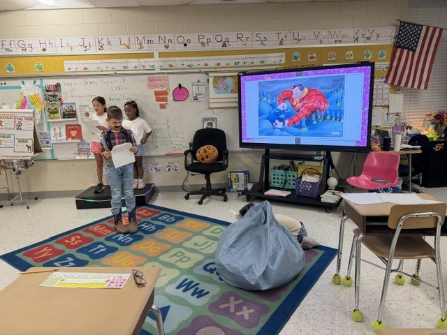 Last Friday classrooms were full of little Paul Bunyans as students & teachers dressed the part and brought this larger-than-life legend to life! 🌲📖💙