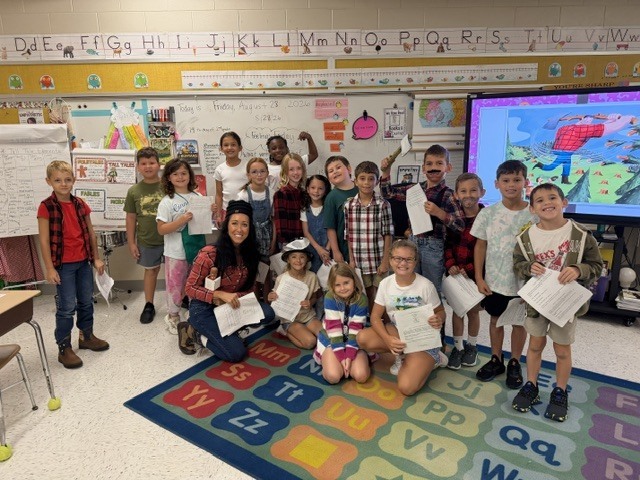 Last Friday classrooms were full of little Paul Bunyans as students & teachers dressed the part and brought this larger-than-life legend to life! 🌲📖💙