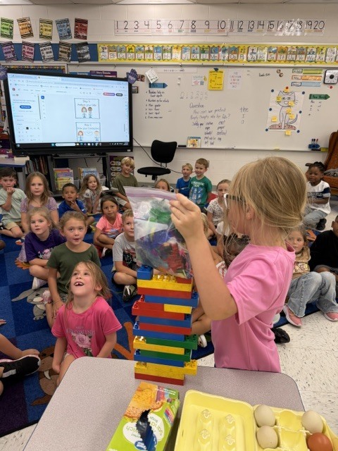 Our kindergarten scientists used the classic Humpty Dumpty nursery rhyme to investigate the question: “What will protect Humpty Dumpty?” 🤔🥚