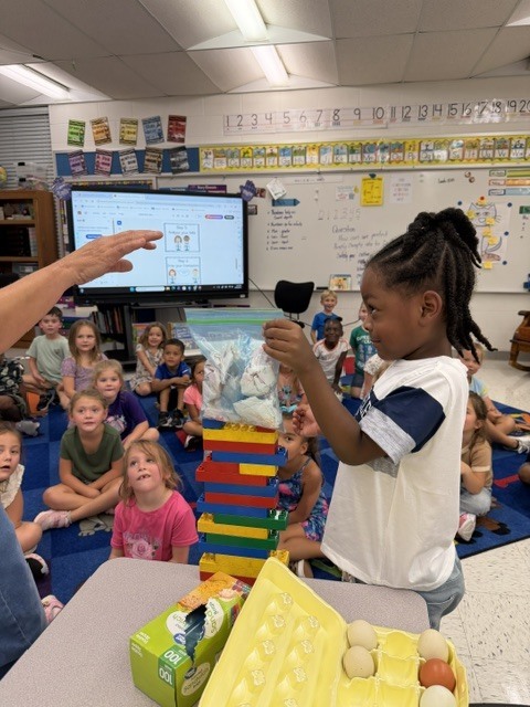 Our kindergarten scientists used the classic Humpty Dumpty nursery rhyme to investigate the question: “What will protect Humpty Dumpty?” 🤔🥚