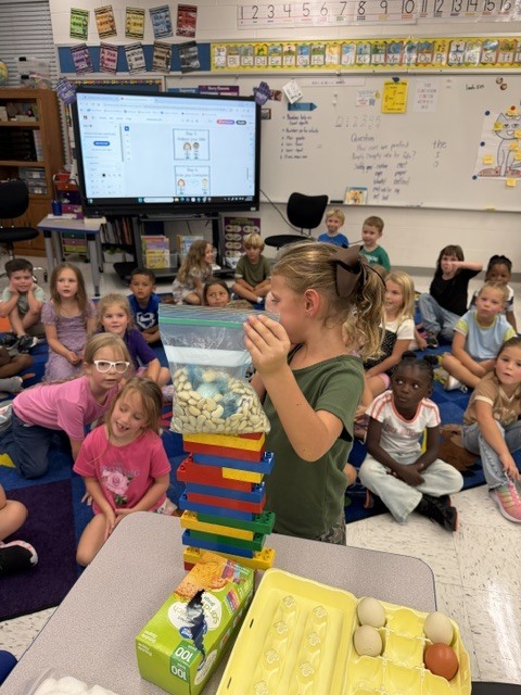 Our kindergarten scientists used the classic Humpty Dumpty nursery rhyme to investigate the question: “What will protect Humpty Dumpty?” 🤔🥚