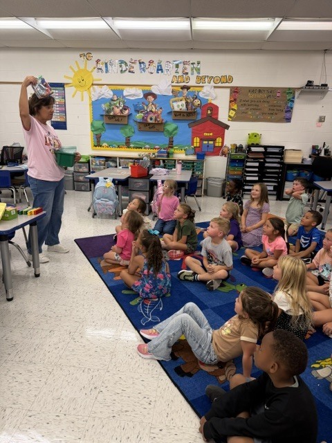 Our kindergarten scientists used the classic Humpty Dumpty nursery rhyme to investigate the question: “What will protect Humpty Dumpty?” 🤔🥚