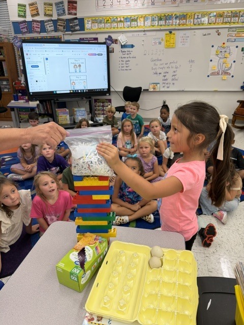 Our kindergarten scientists used the classic Humpty Dumpty nursery rhyme to investigate the question: “What will protect Humpty Dumpty?” 🤔🥚