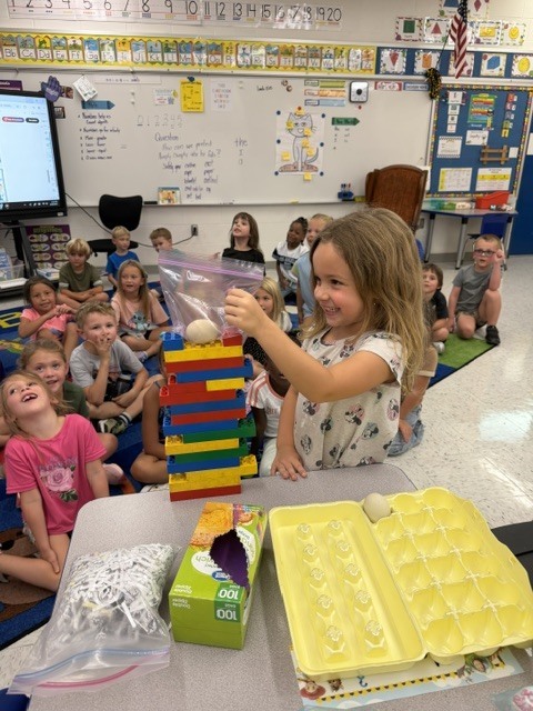 Our kindergarten scientists used the classic Humpty Dumpty nursery rhyme to investigate the question: “What will protect Humpty Dumpty?” 🤔🥚