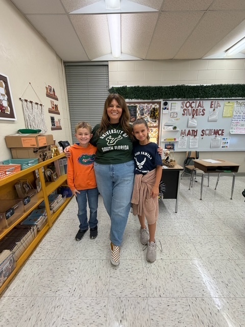 What a great day to show our school spirit! We loved seeing our Mustangs representing their favorite colleges and showing off their school pride! 
