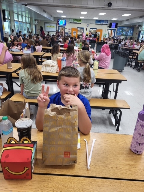 🥁 Congratulations to our winner… Kaiden B. from Mrs. Acevedo’s class! 🥳🎉  Kaiden sold the most over the Labor Day weekend and has earned LUNCH FROM HIS FAVORITE FAST-FOOD RESTAURANT! 🍔🍕🌮