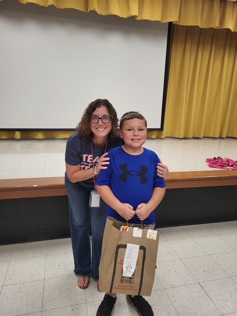 🥁 Congratulations to our winner… Kaiden B. from Mrs. Acevedo’s class! 🥳🎉  Kaiden sold the most over the Labor Day weekend and has earned LUNCH FROM HIS FAVORITE FAST-FOOD RESTAURANT! 🍔🍕🌮