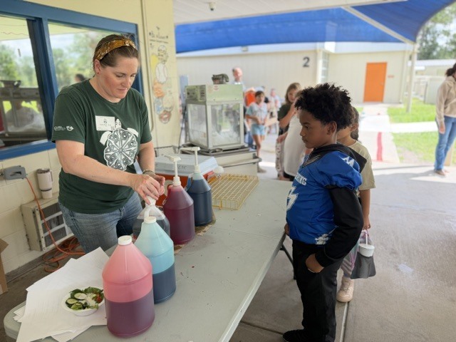We are so grateful for our wonderful volunteers who gave their time and energy to make the day special for our Mustangs. And a big THANK YOU to all of our families who contributed and supported this fun fundraiser! 💙🐎
