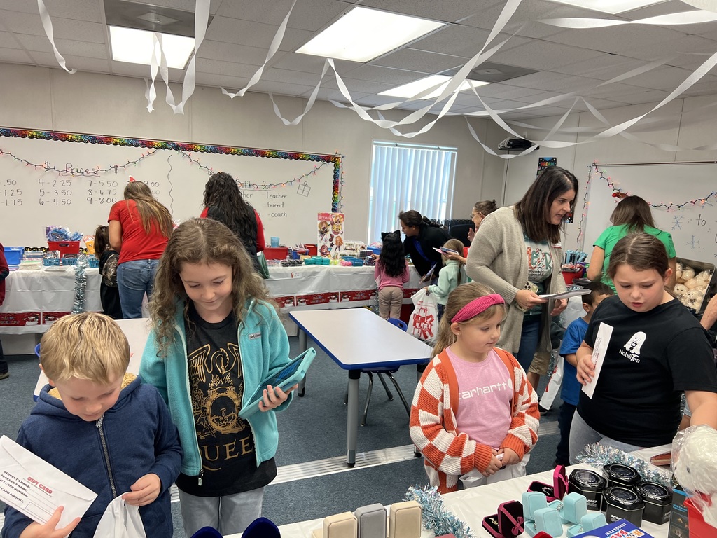 Students shopping