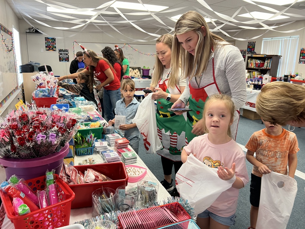 Students shopping