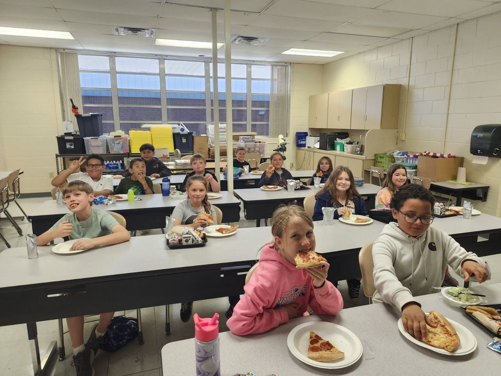 Students at fun run lunch