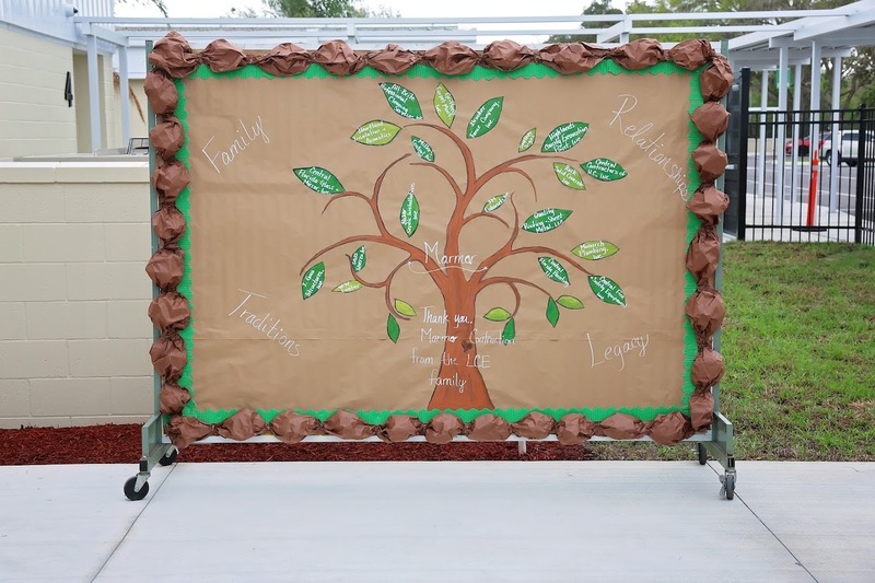 Decrative tree bulitin board
