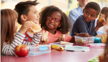 students eating lunch