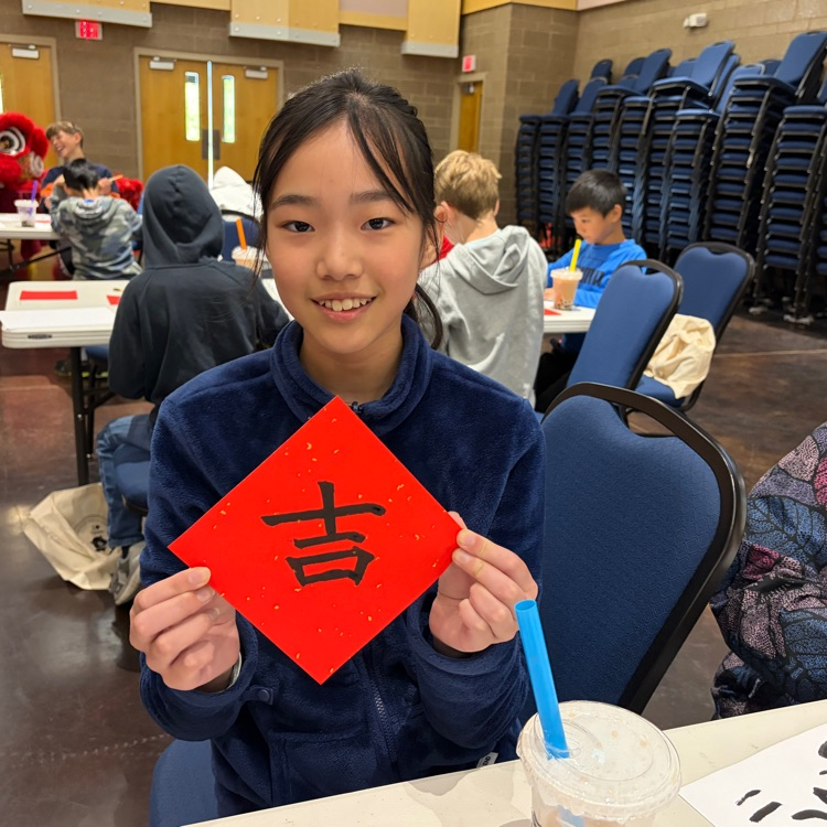 students sharing her Chinese writing 