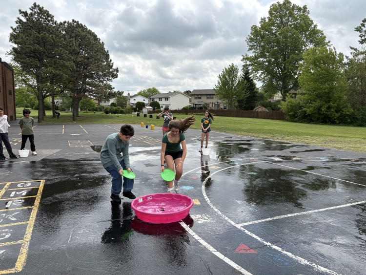 Students on field day. 