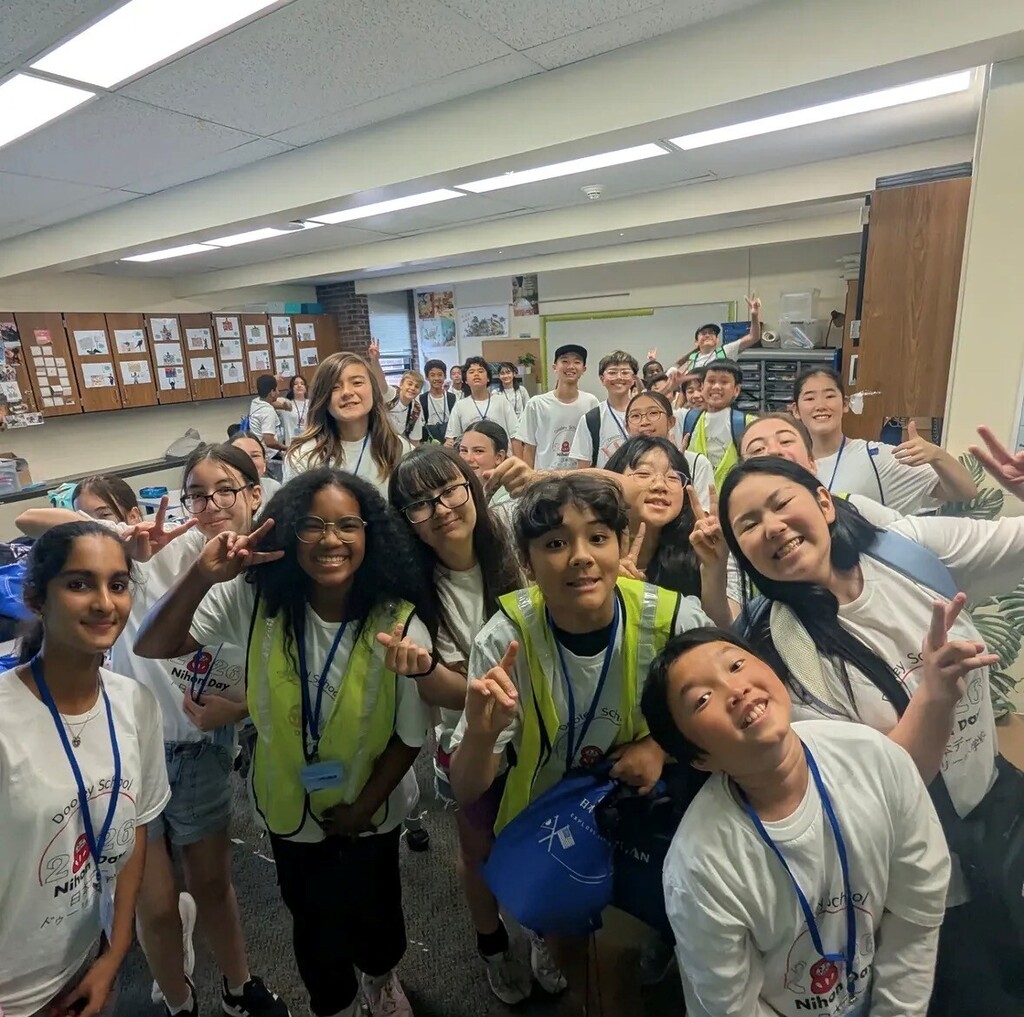 6th grade dual language students smiling