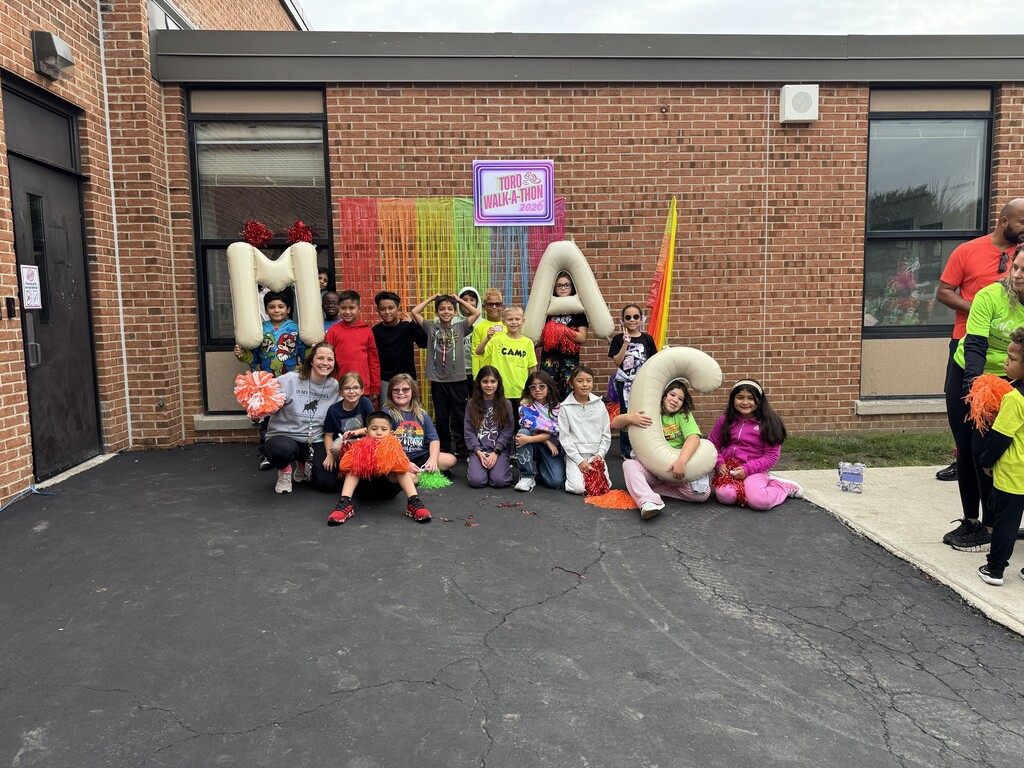 class photo with letter MAC