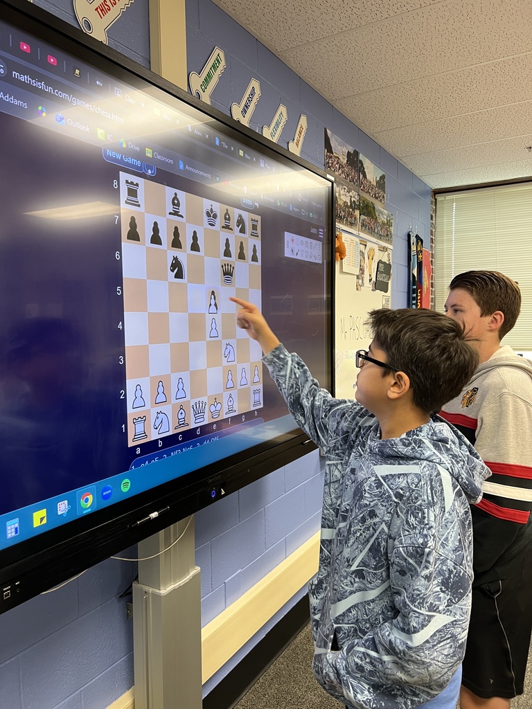 Students playing online chess