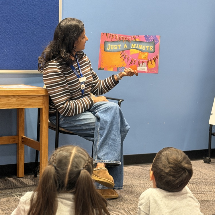 Schaumburg Library employee reading to students