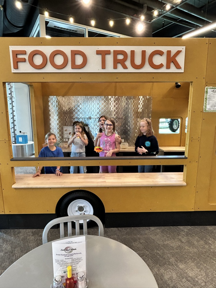 Fun at the food truck !
