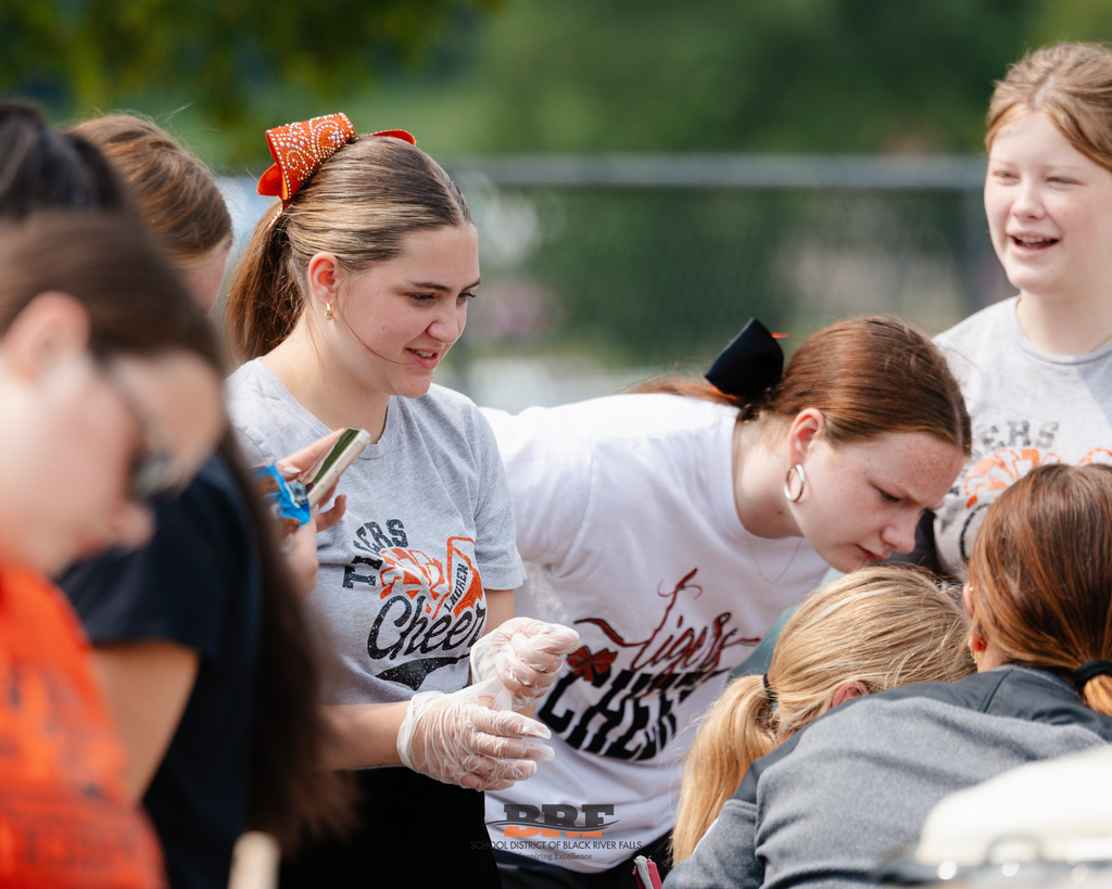 Cheerleaders talk in group
