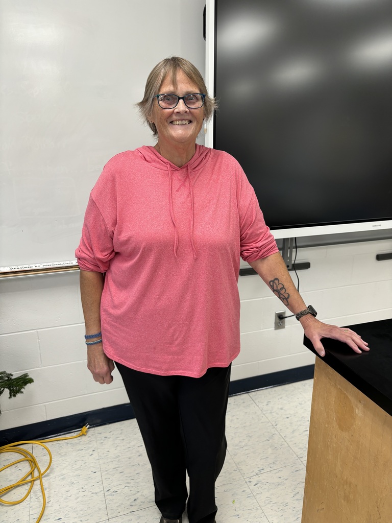 Marjean Rowan speaks to the anatomy/physiology class