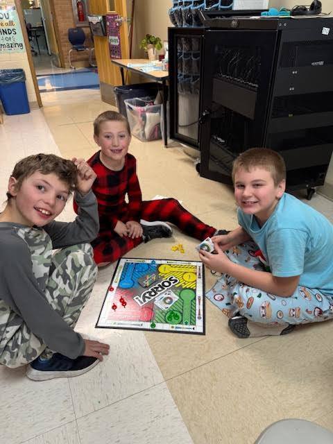 4th grade playing sorry!
