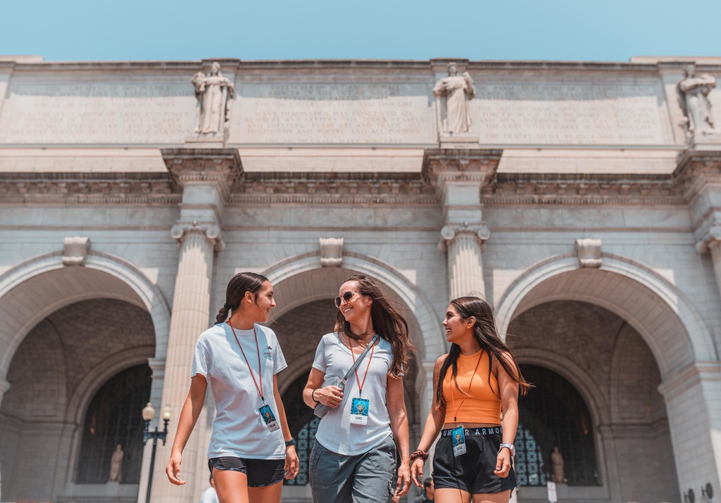 3 girls in front of a monument in Washington DC