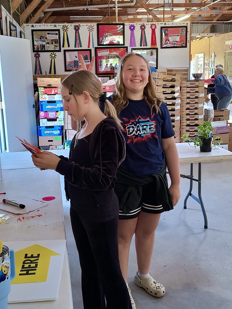 Florence 6th Grade Students getting ready for plant sale