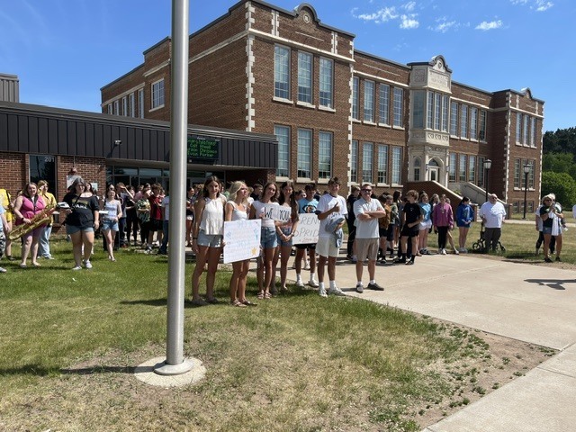 Florence students in front of the high school