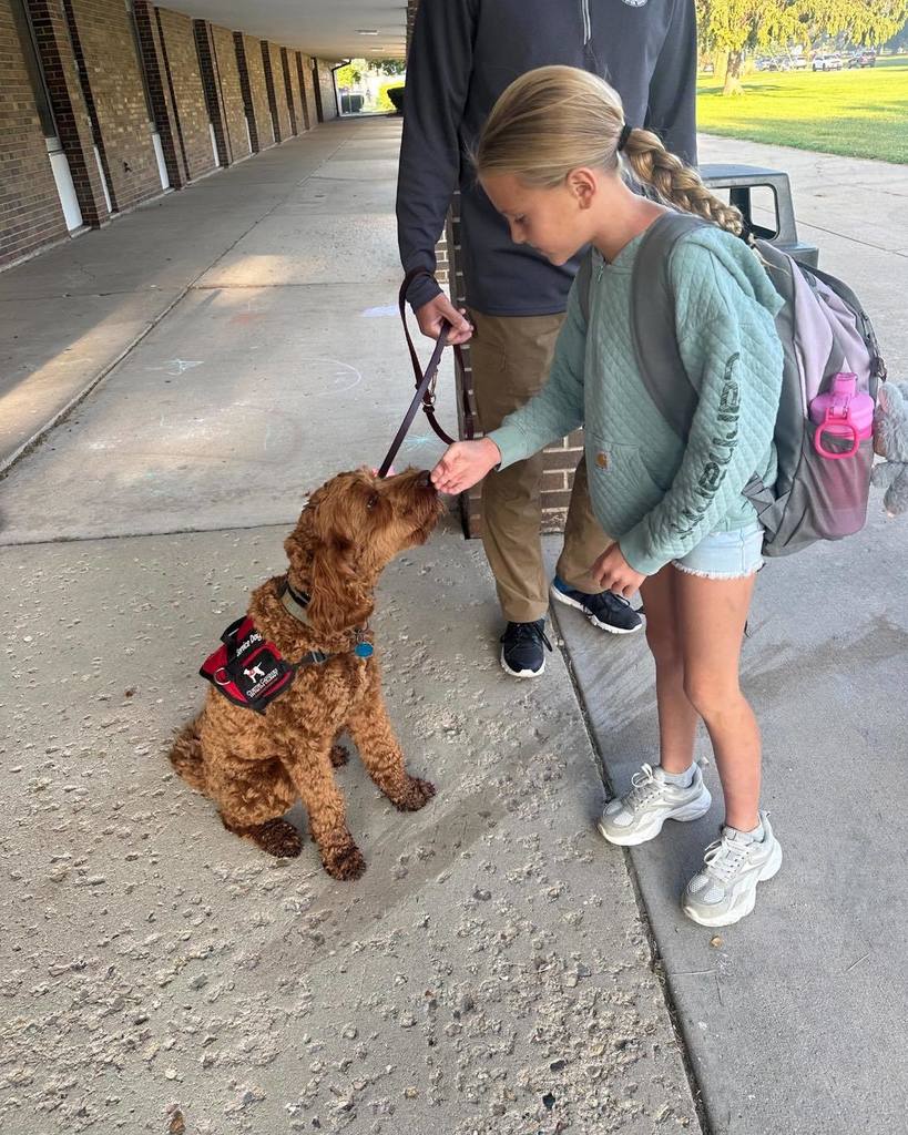🐾 Moose Tracks made a special appearance to greet our students!