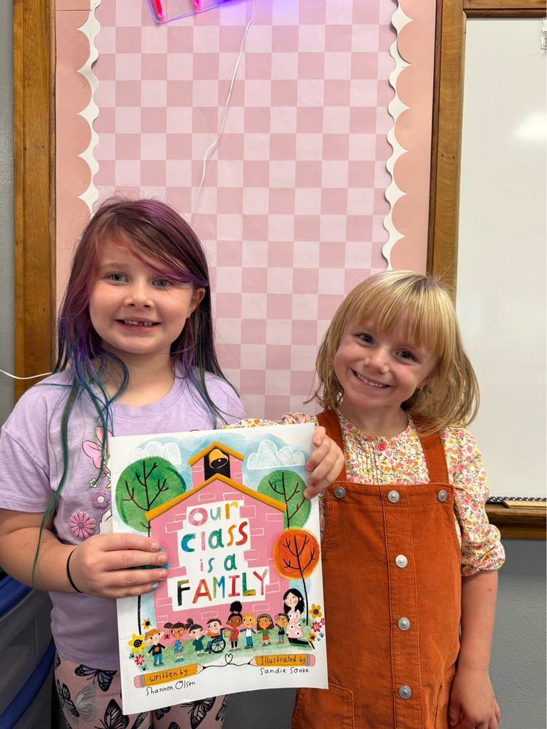 💜 Last week, Mrs. Janke’s class at Barrie reread Our Class is a Family and talked about how they are now a classroom family who will learn and grow together this year.  🎉