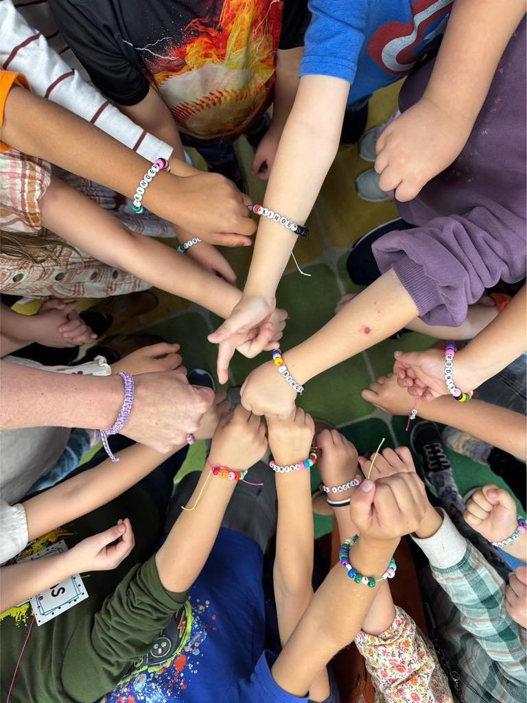 💜 Last week, Mrs. Janke’s class at Barrie reread Our Class is a Family and talked about how they are now a classroom family who will learn and grow together this year.  🎉