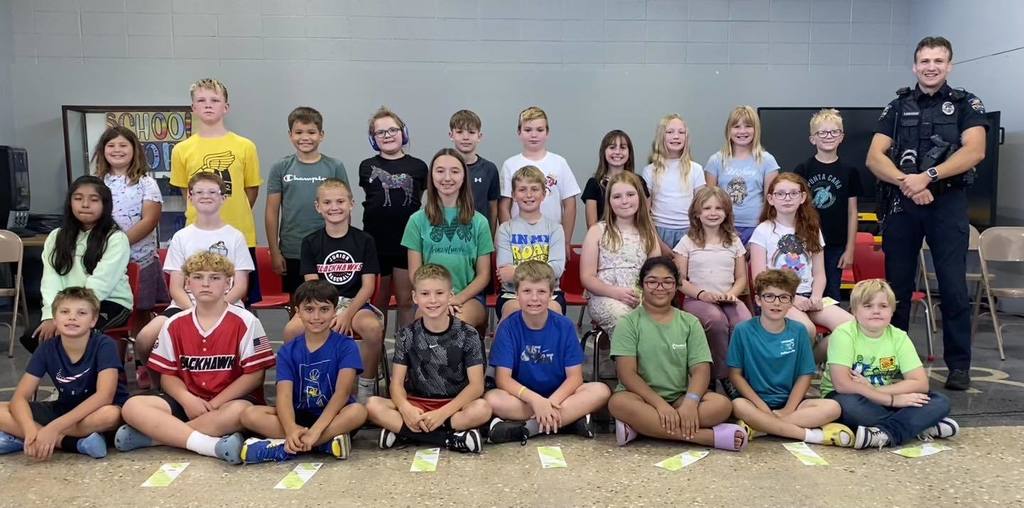 Officer Dunkleberger from the Fort Police Department helped swear in our Rockwell Safety Patrollers! 🚸👏