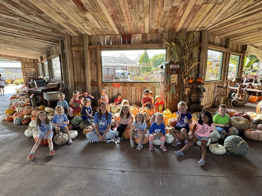 Mrs. Janke’s Kindergarten class at Barrie had a fall-tastic day at the pumpkin farm! 🎃🍂