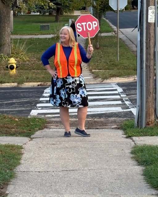 Check out our principal, Ms. Walden, filling in as crossing guard today! She’s a leader who truly does it all and always steps up wherever she’s needed. Thank you, Ms. Walden, for showing what it means to lead with heart and dedication! 💪👏