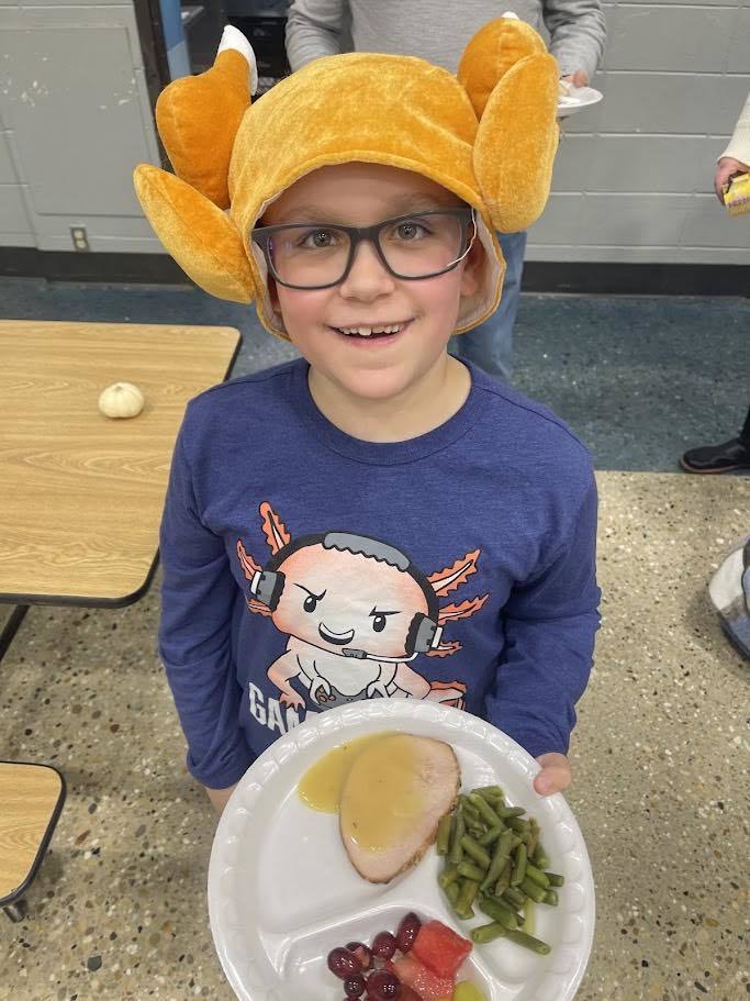 Students and families at Barrie came together to enjoy a delicious turkey lunch during our Fall Family Meal! 🍂 A big thank you to our Student Council members who helped serve throughout the lunch. Your teamwork and smiles made the event extra special! 💙