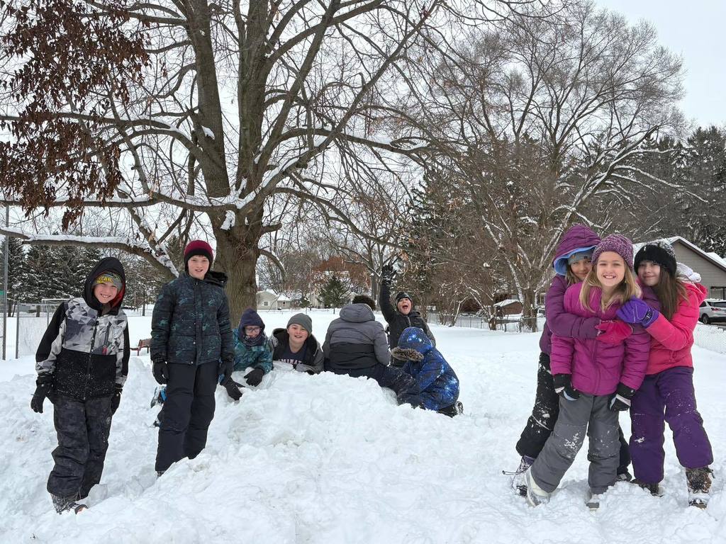 These Purdy students loved getting outside to play in the fresh snowfall. ⛄️💙