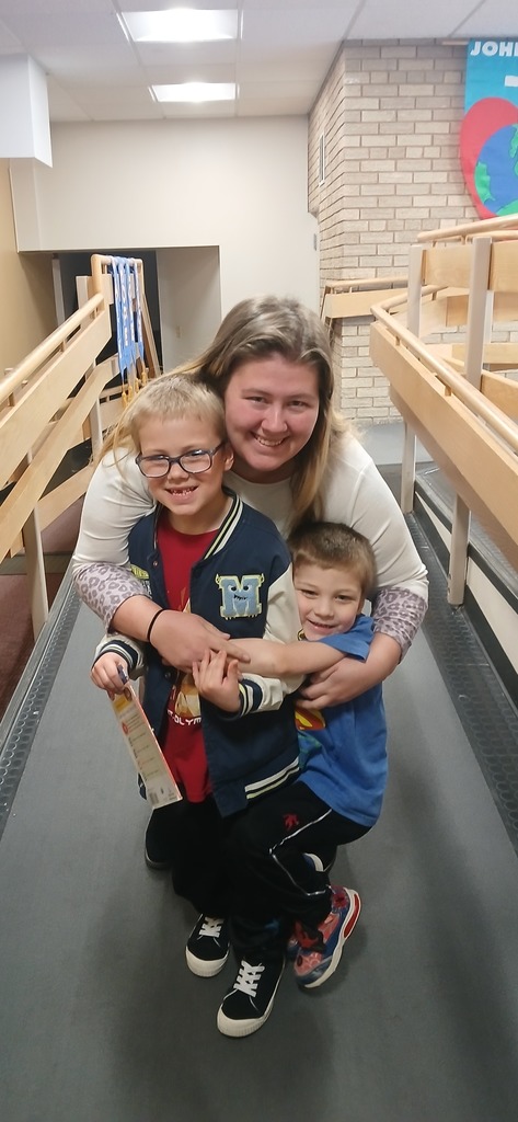 Big kids, little readers, and a whole lot of full-circle magic 📚✨ Two very special siblings recently returned to Parents Cooperative Preschool 4K as Mystery Readers! Both Anika Jo and Wesley are proud former 4K students, making their visit even more meaningful. Anika Jo, now a 3rd grader at Purdy Elementary School and big sister to Eleorah, shared a fun Nibbles story with the class. Wesley, currently in Kindergarten, delighted students with a PAW Patrol book. 🐾