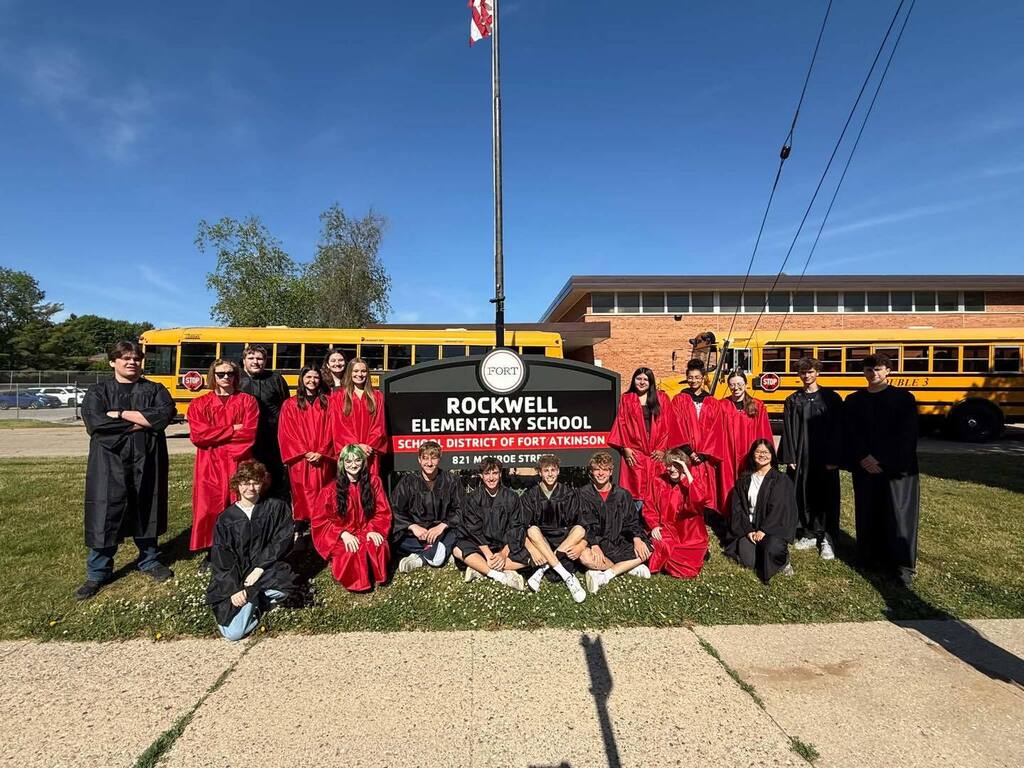 As graduation approaches, our high school seniors took one final walk through the halls where their journeys first began at Purdy, Rockwell, Barrie, and Luther Elementary Schools. Smiling faces, cheers from young students, and familiar memories filled the morning as seniors reflected on how far they’ve come. 