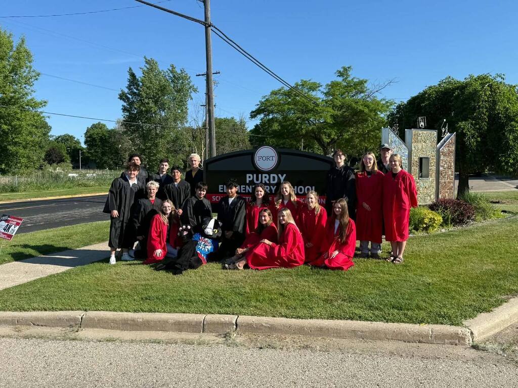 As graduation approaches, our high school seniors took one final walk through the halls where their journeys first began at Purdy, Rockwell, Barrie, and Luther Elementary Schools. Smiling faces, cheers from young students, and familiar memories filled the morning as seniors reflected on how far they’ve come. 