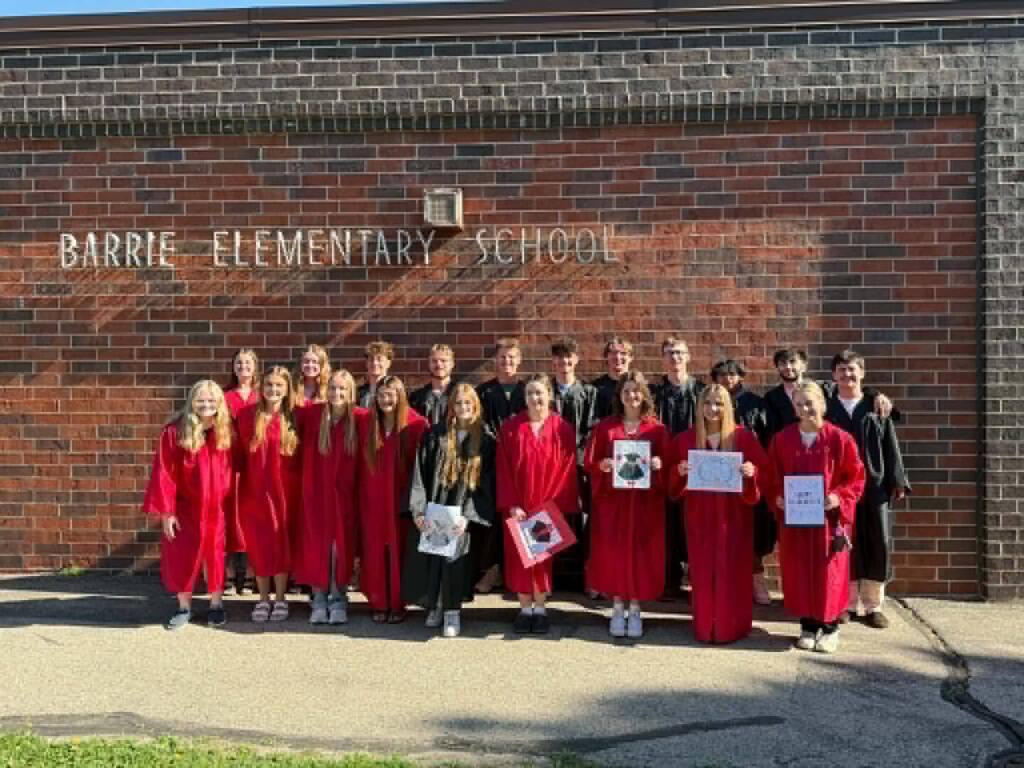 As graduation approaches, our high school seniors took one final walk through the halls where their journeys first began at Purdy, Rockwell, Barrie, and Luther Elementary Schools. Smiling faces, cheers from young students, and familiar memories filled the morning as seniors reflected on how far they’ve come. 
