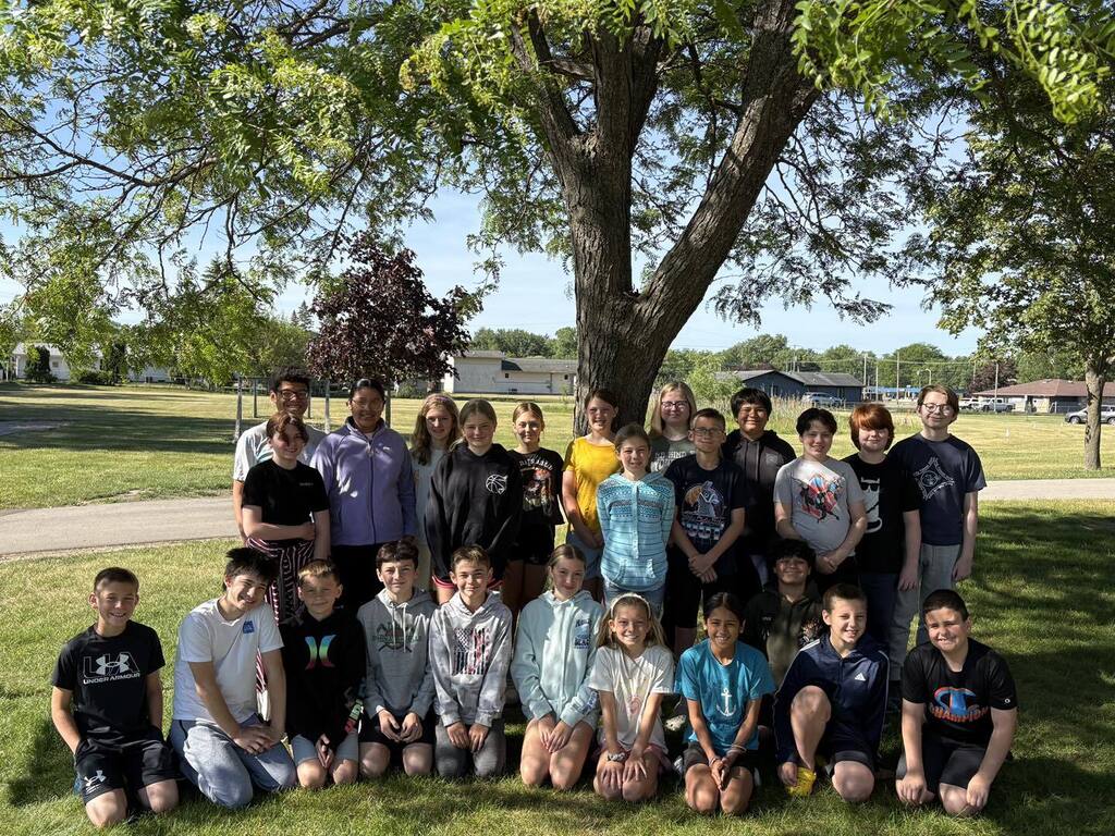 urdy Elementary students recently had the opportunity to “step up” and visit the next grade level, where they met their future teachers and learned more about what to expect next year. As part of this cherished annual tradition, our 5th-grade students helped guide and support our kindergarten students as they visited their future classrooms. 🎉