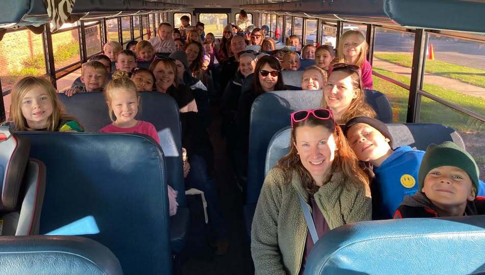🍂 Rockwell kindergartners headed to Ebert’s Greenhouse for a fun fall day and their very first field trip! 