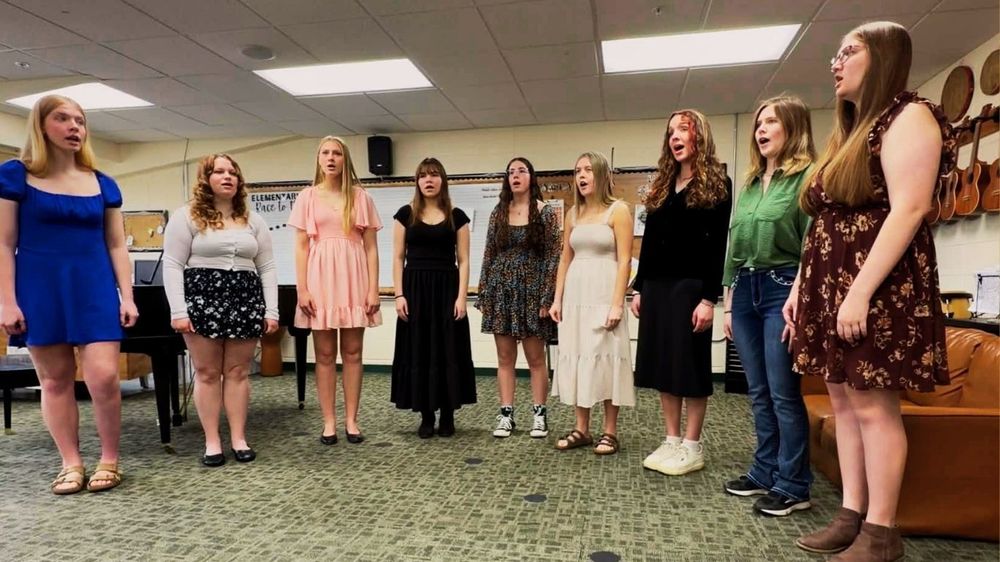 Senior Girls Perform at Wonewoc for Solo-Ensemble