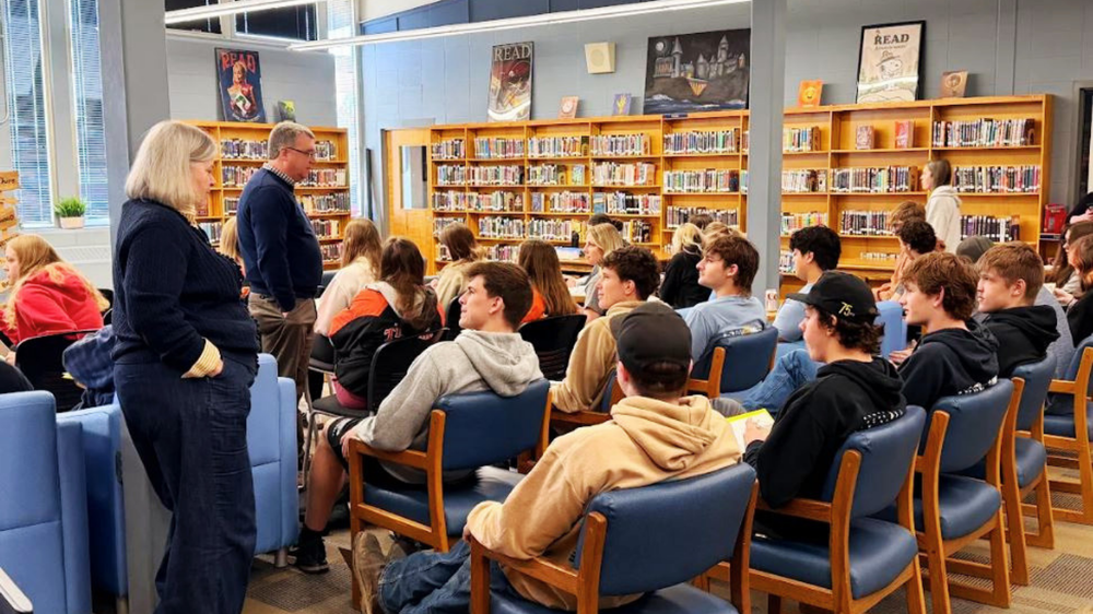 Hillsboro State Representatives Visit Seniors