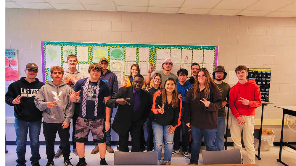 Students pose with visiting guest Benna Griffin